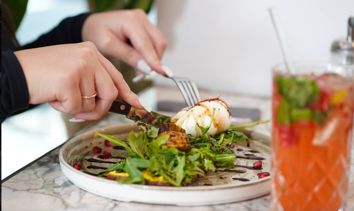 Achtsames Frühstück & stressfreie Morgenroutine für mehr Energie im Lovaena Café Hamburg