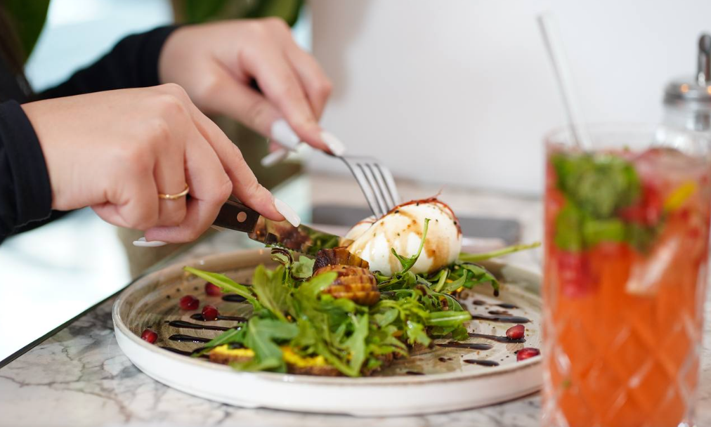 Hamburgs vegane Bäckereien – pflanzliches Frühstück & Gebäck im Lovaena Café Hamburg