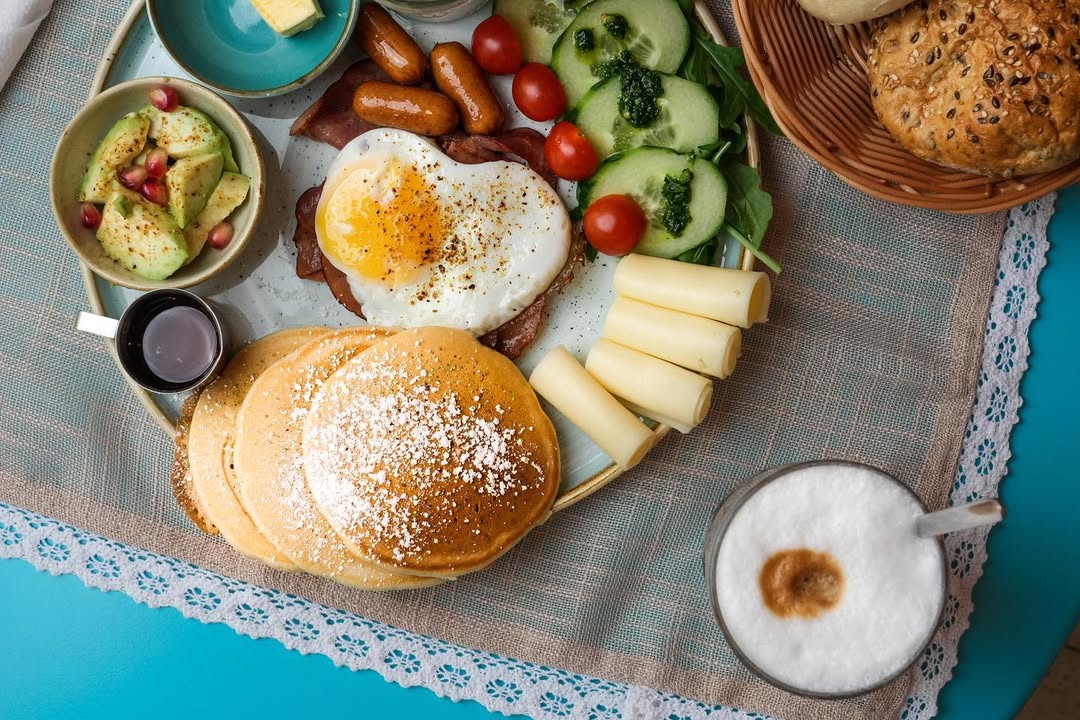 Gesundes Frühstück & Kaffee im Lovaena Café Hamburg