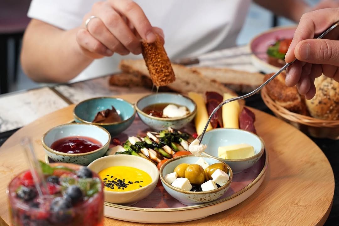 Nachhaltiges Café Hamburg mit pflanzlichem Frühstück