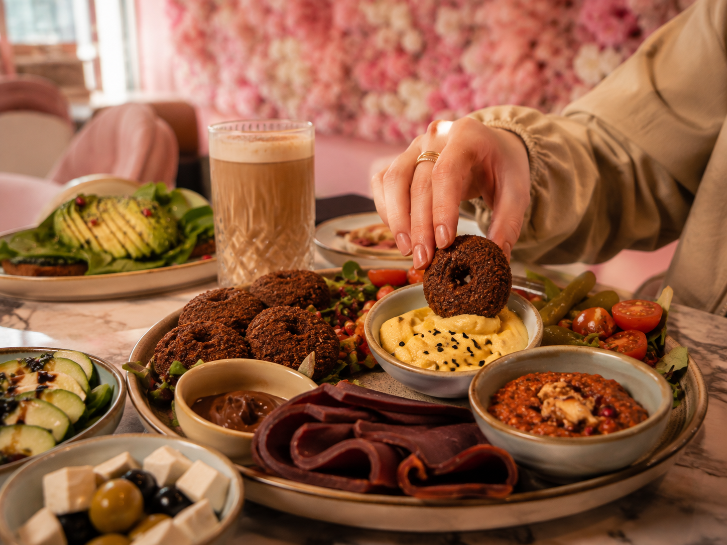 Frisch gepresster Orangensaft in Wilhelmsburg: Fruchtige Frische zum Brunch